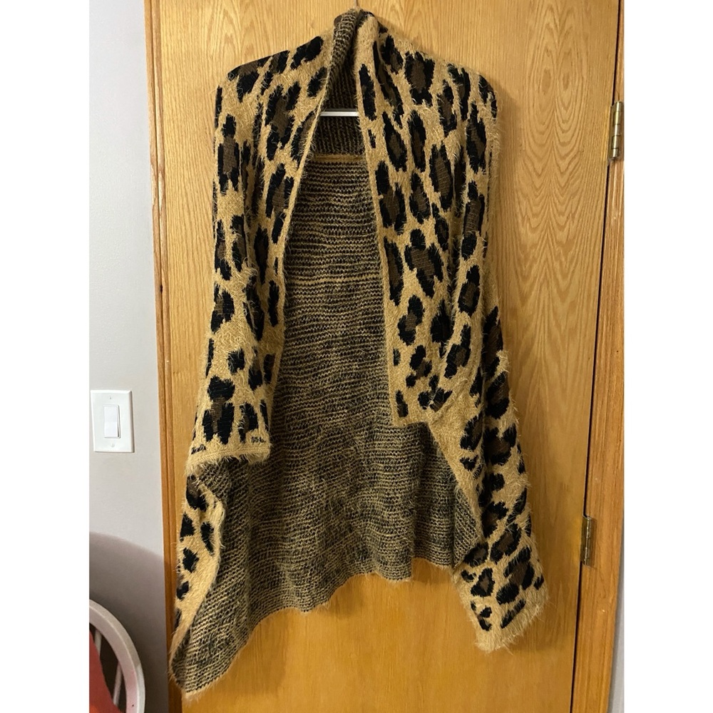 Cheetah print vest size Medium